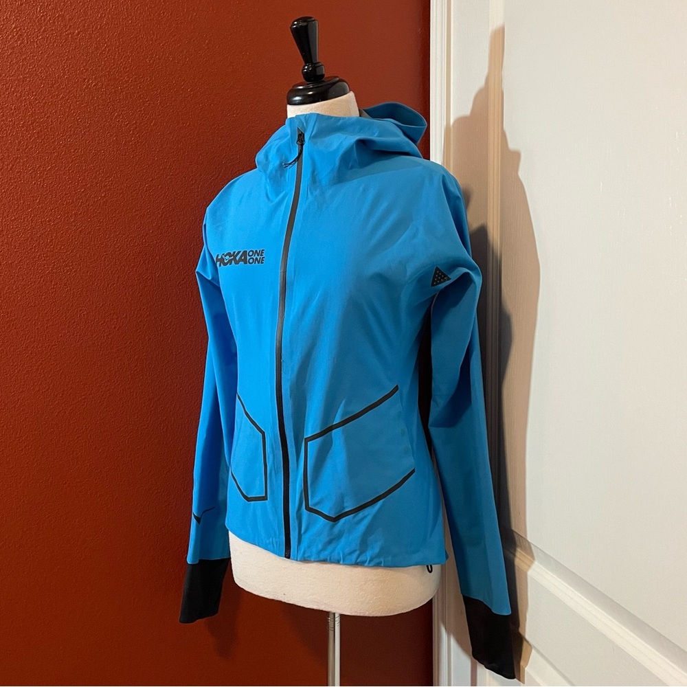Hoka Women’s UGlow Performance Blue Athletic Time to Fly Runners Jacket